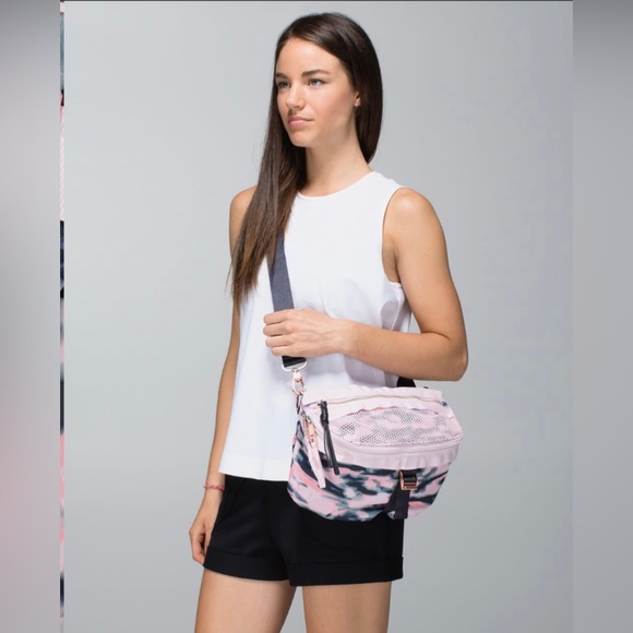 🦄 RARE HTF 🦄 Lululemon Go Lightly Bag Wamo Camo Barely Pink / Deep Coal - Picture 7 of 16